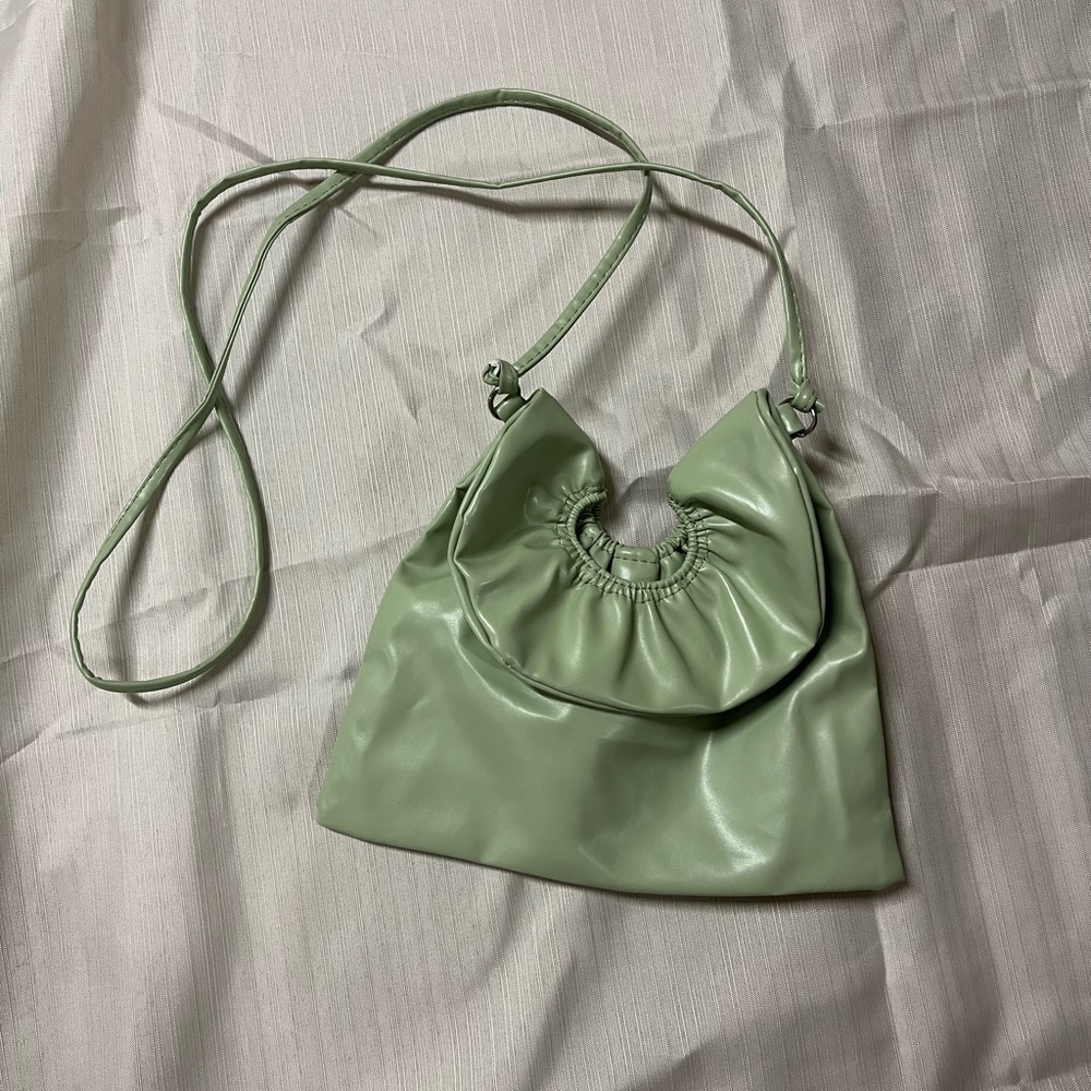 SUPER SLEEK AND SUMMERY PURSE